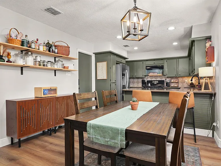 1819 Meadow Creek Dr — Photo 11