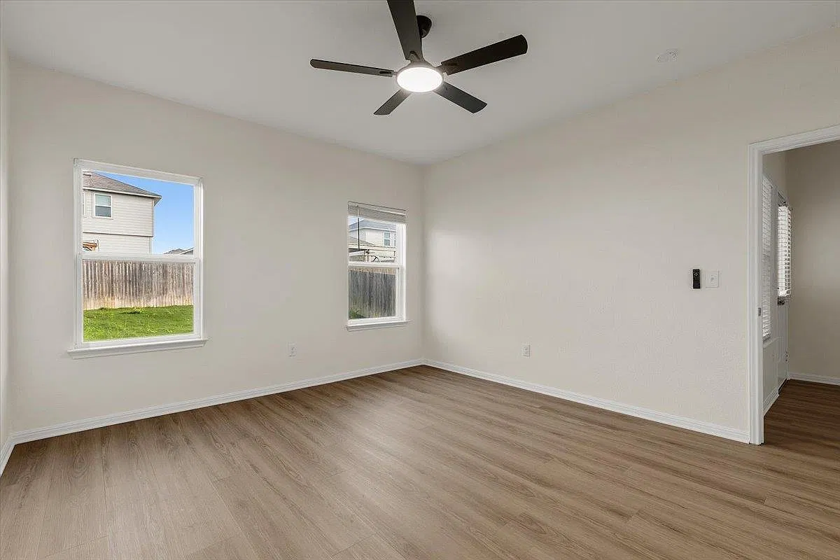 4 bed, 2.0 bath, 1698 sqft, $1,995 — Photo 2