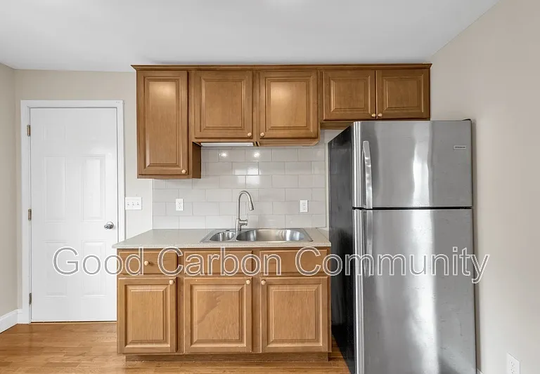 84 Crane St #6 — Photo 4
