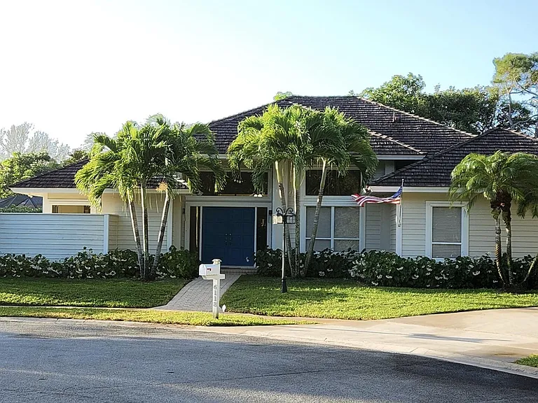 6118 Creekside Trl — Photo 1
