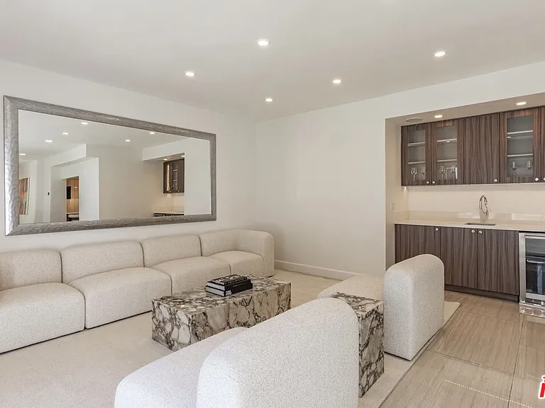 703 N Maple Dr — Photo 17