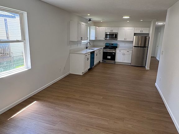 2nd image of 889 Fremont Ave