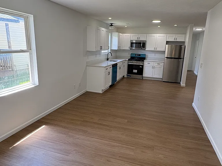 889 Fremont Ave — Photo 2