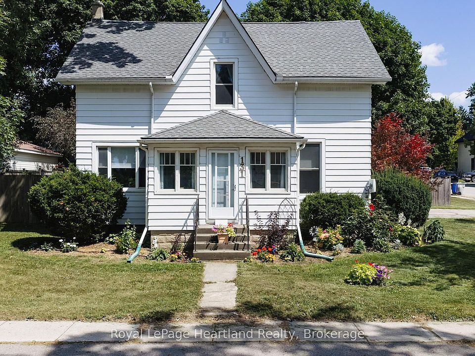 1st image of 131 Rattenbury St W