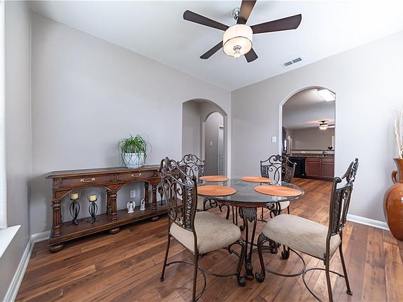 2nd image of 2043 Gardenia Dr