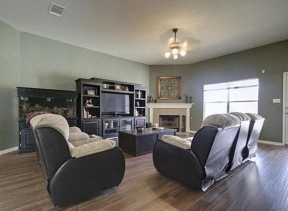 3rd image of 908 Saint Helena Dr