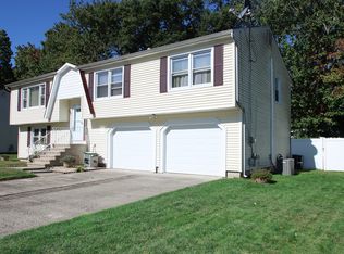 122 Pheasant Rd, West Haven, CT 06516