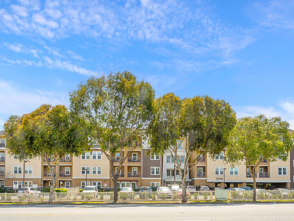 "The Gables" is located just steps away from an array of shops, markets, services, restaurants, and Del Amo Fashion Center.