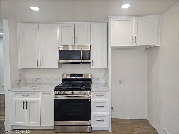 3rd image of 711 S Broadway