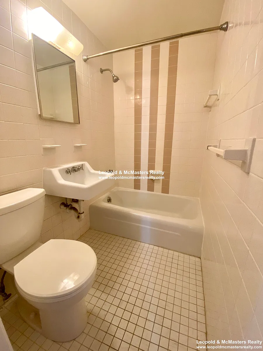 Building Photo - 62 Brighton Ave #1