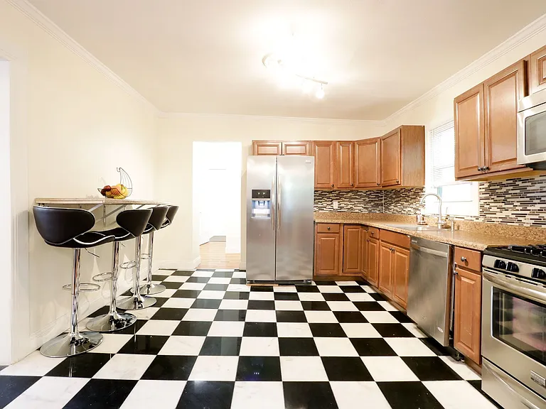 433 S Beech St — Photo 4