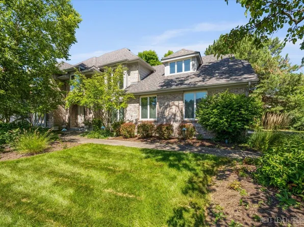 2575 River Woods Dr, Naperville, IL 60565