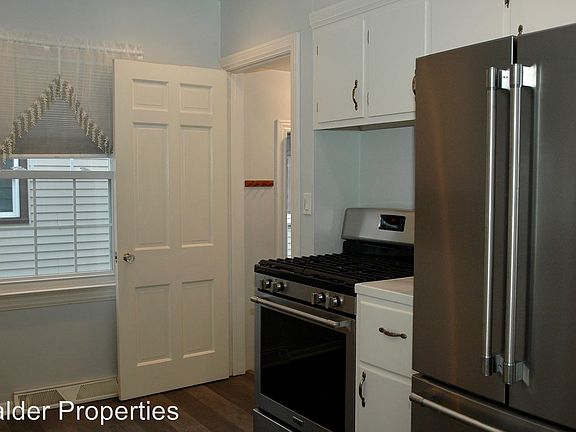 5th image of 1057 Arlington St NE