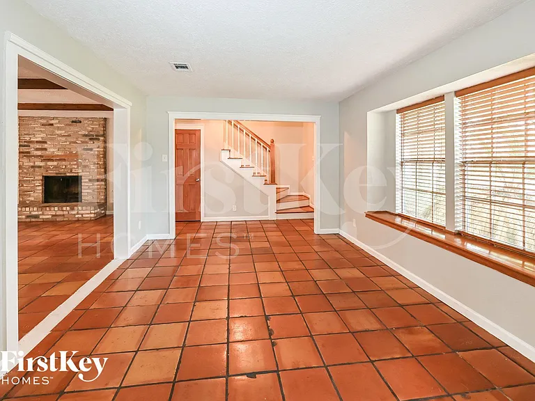 4003 Chapel Square Dr — Photo 7