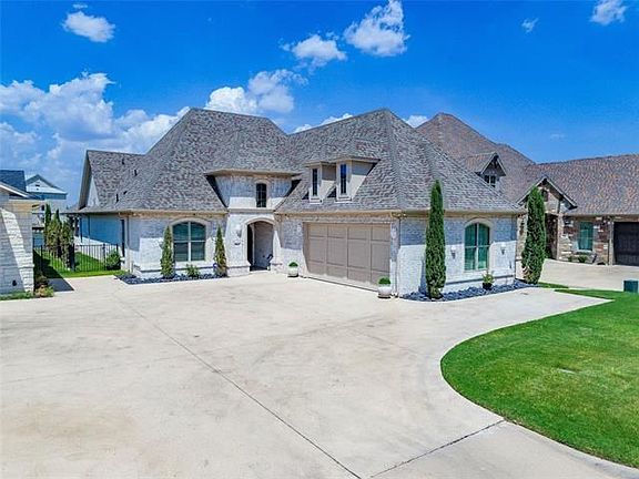 4th image of 802 Waterpoint Ct W