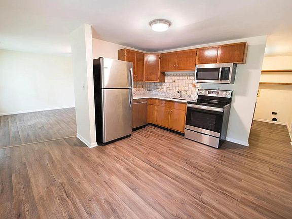 5th image of 411 Banbury Dr