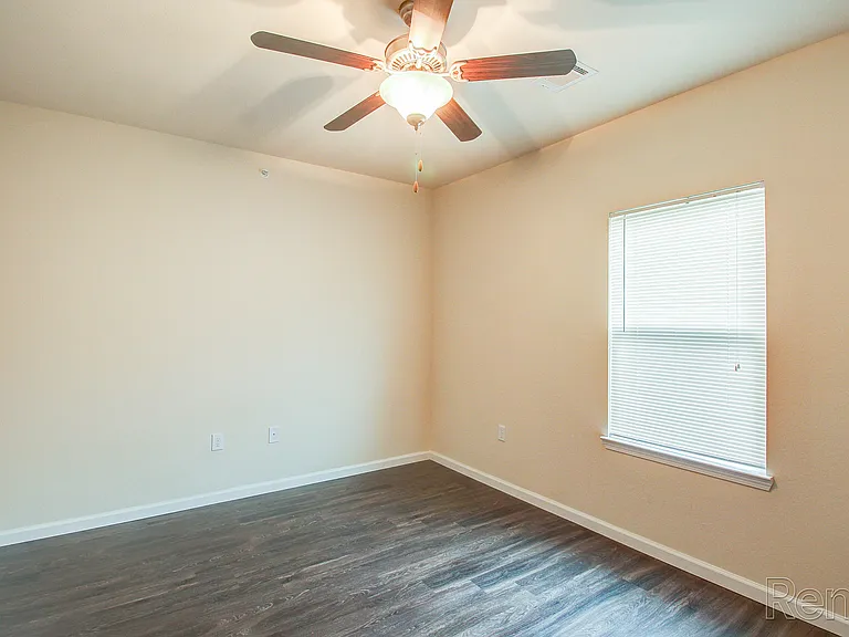 Buchanan Way Apartments — Photo 13