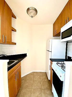 2nd image of 519 E 78th St #6I