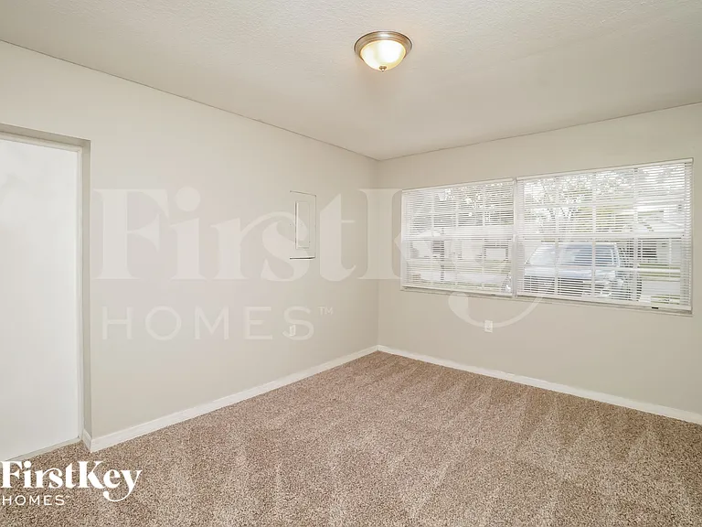 6841 Willits Ave — Photo 12