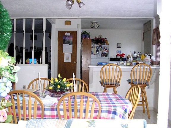 DINING ROOM/KITCHEN