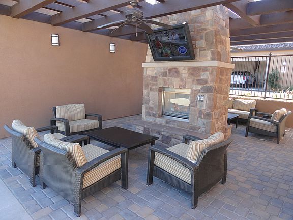 Pool Lounge