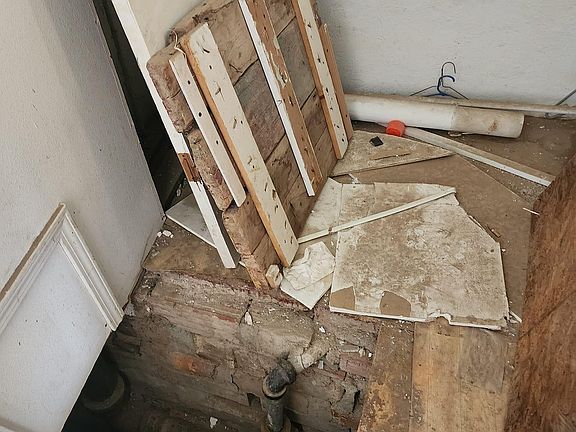 3rd image of 713 W Lea St