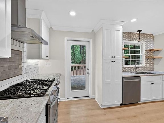 3rd image of 2037 Longview Way