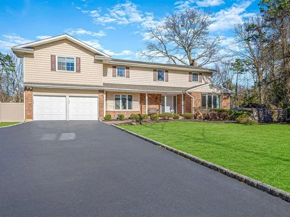 6 Chasso Court, Dix Hills, NY 11746