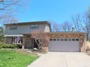 23 Estate Ct, Bettendorf, IA