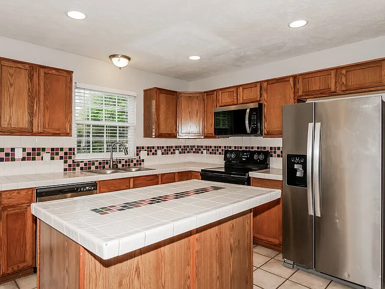 401 Creekstone Dr — Photo 11