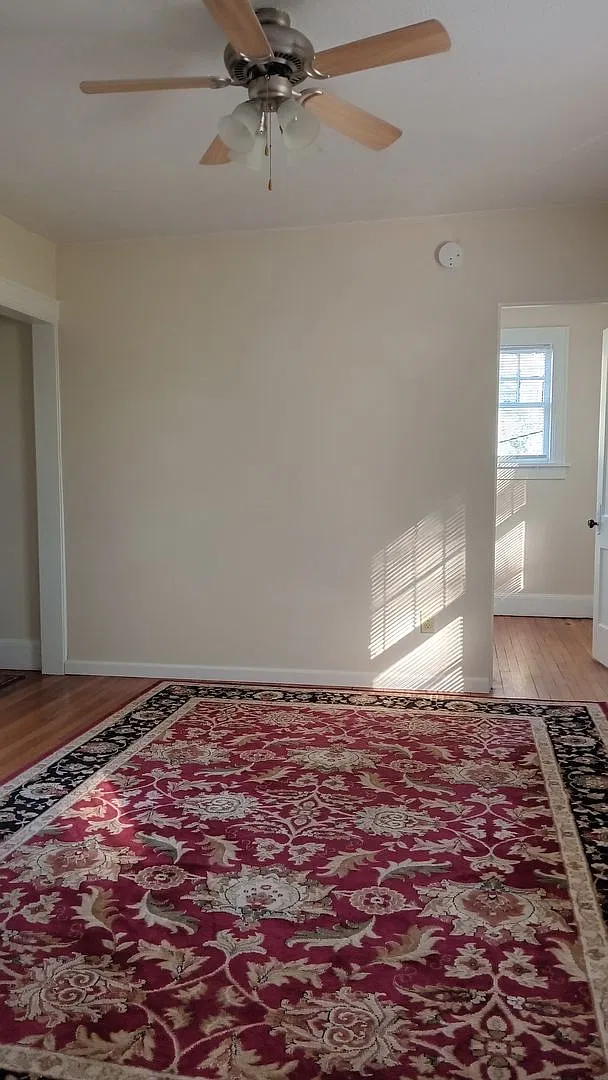 Charming 1 Bedroom Apartment in the Heart of Massillon — Photo 3