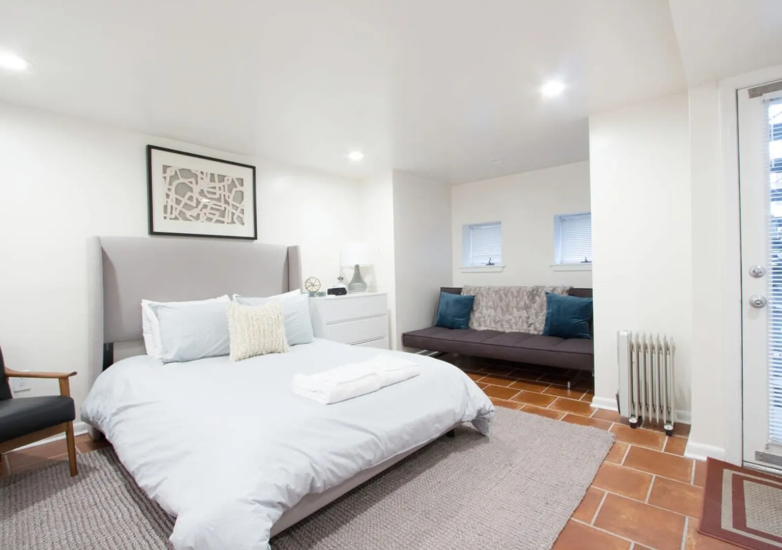 Studio Apt Near Metro, High Speed WiFi, Alexa — Photo 3