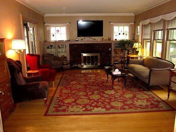 3rd image of 412 Lincoln Ave