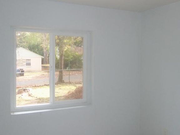 5th image of 3000 Fairview Dr