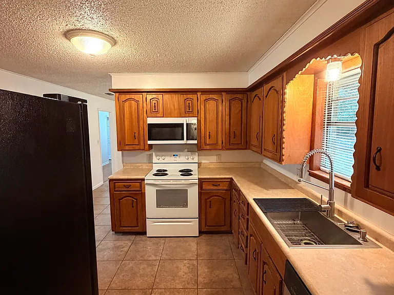 314 Perry Dr — Photo 4