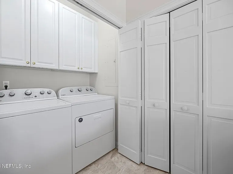 200 Sunstone Ct #GUEST HOUSE — Photo 33
