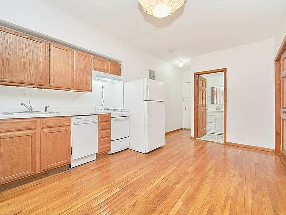 4th image of 341 E 85th St APT 3