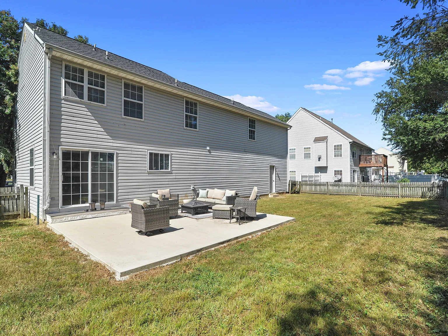 4 bed, 2184 sqft, $2,700 — Photo 2