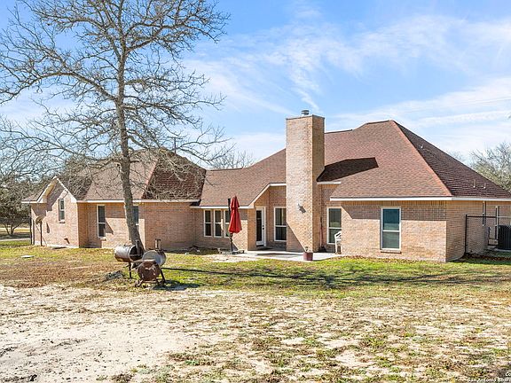 3rd image of 168 Oak Fields Dr