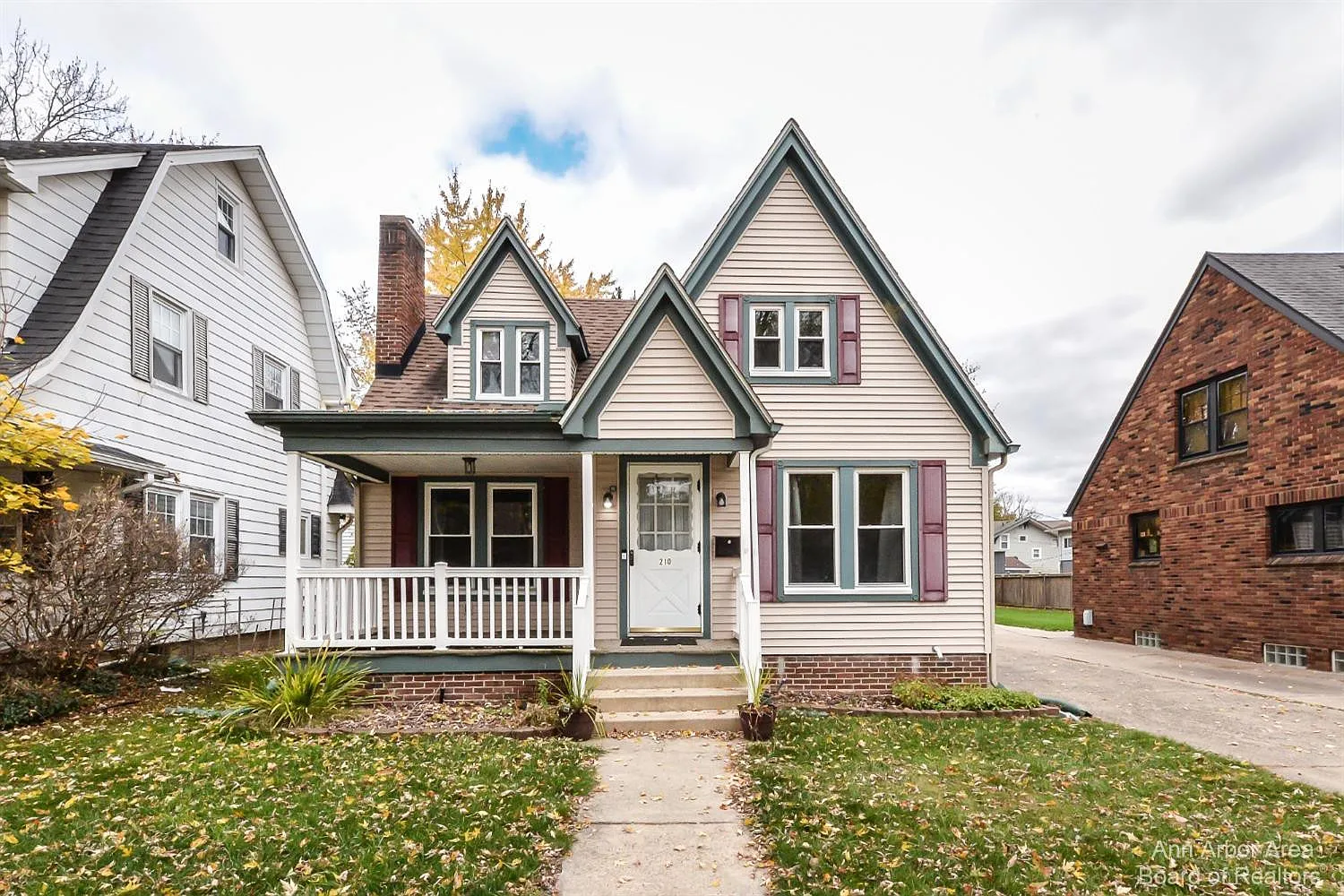 210 Elm St photo 1