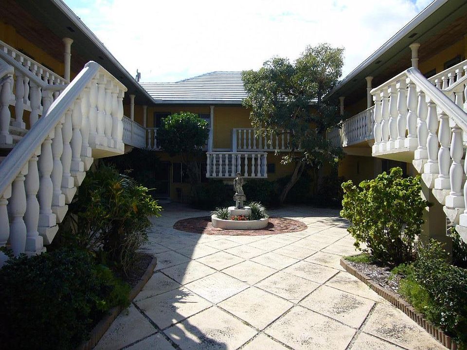Entrance on Langer Way