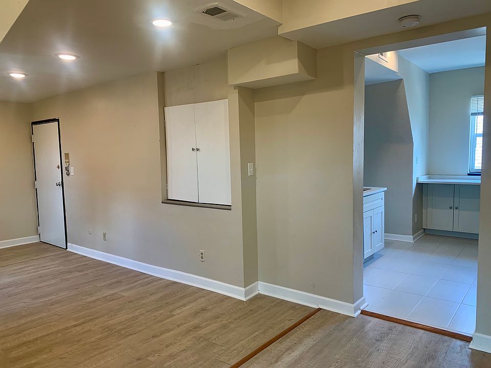Living room & kitchen entrance