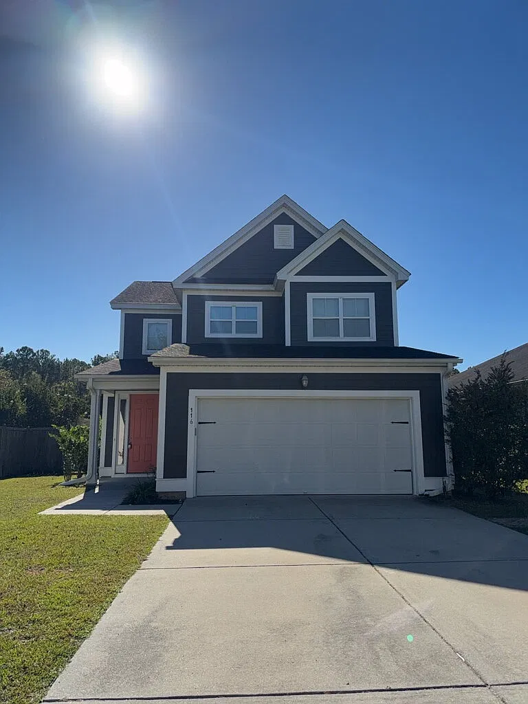 3 bed, 2.5 bath, 1758 sqft, $3,200 — Photo 2