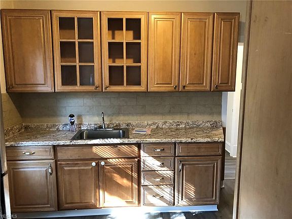 3rd image of 3332 W 144th St