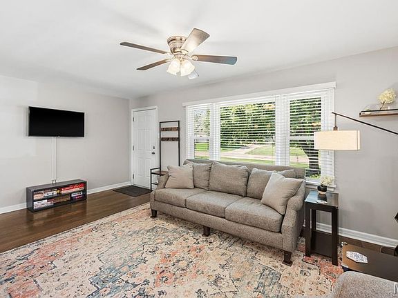 3rd image of 304 Caroline Ave