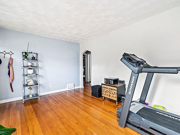 4th image of 2221 E 35th St