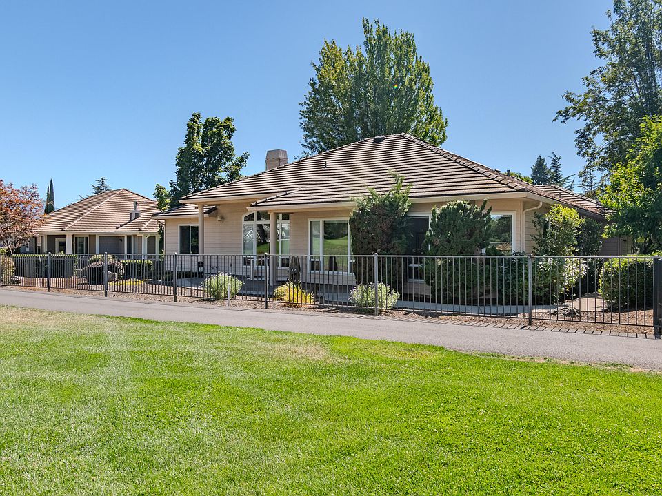 1st image of 401 Golf View Dr