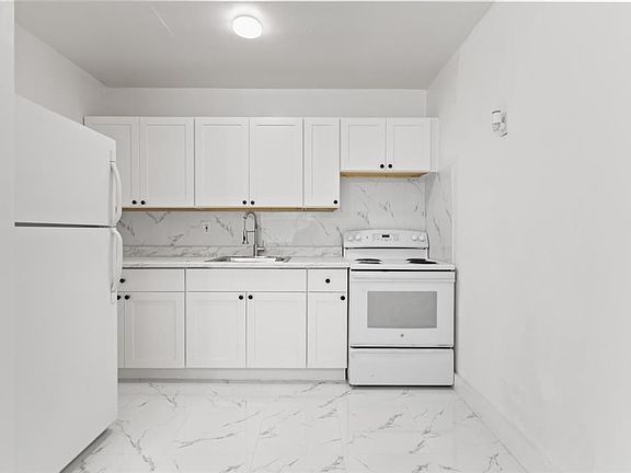 4th image of 804 NW 2nd Ave #D