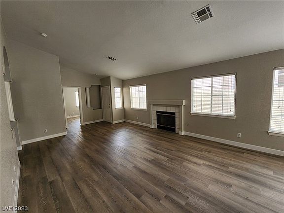 2nd image of 1717 Derbyshire Dr