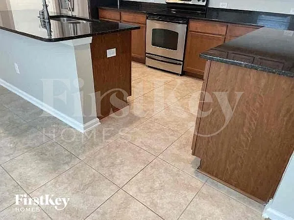 13668 Chipperfield Ln — Photo 6